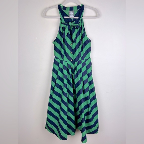 Girls From Savoy Anthropologie | Retro Fit & Flare Emerald Ripple Midi Dress | 6 - Picture 5 of 13